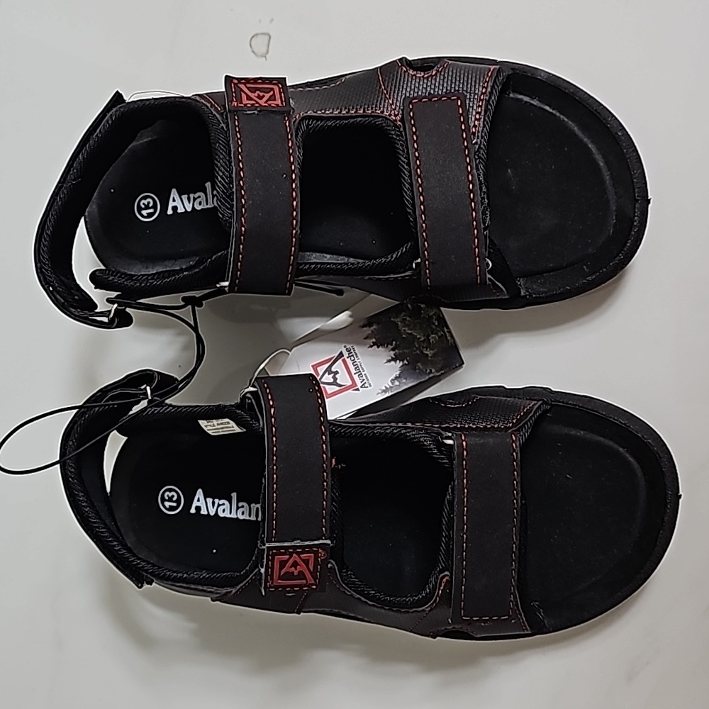 BNWT/ avalanche size 13 boys sandals